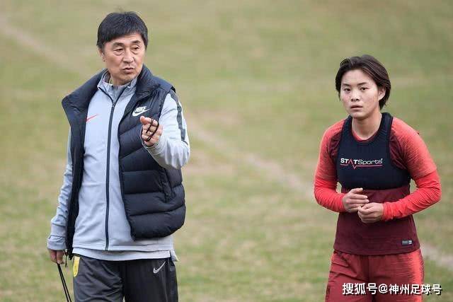 拉科鲁尼亚老将奥巴梅扬因伤接受膝部手术